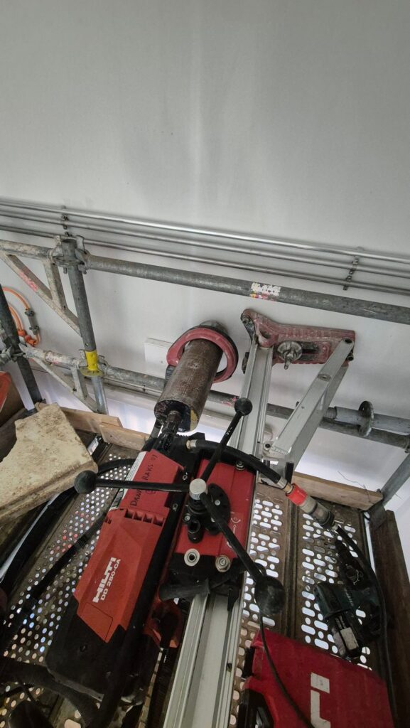 Timanttiporaus Hilti DD 250 -porakoneella